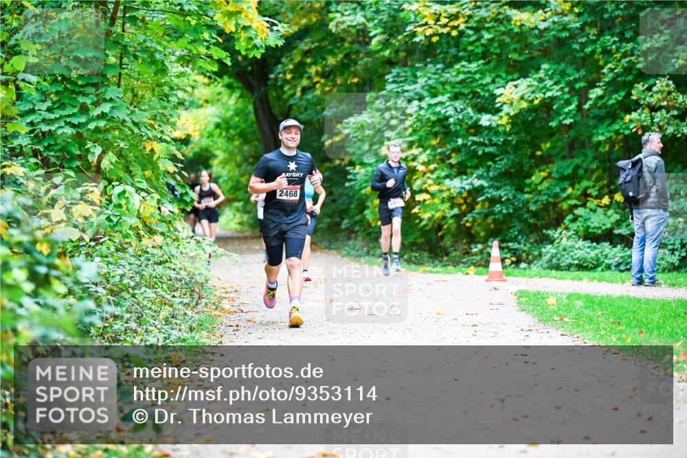 12.10.2025 - Bramfelder Halbmarathon 2025 Dr. Thomas Lammeyer http://msf.ph/oto/9353114 12.10.2025 10:45:56 Laufen 2468 meine-sportfotos.de