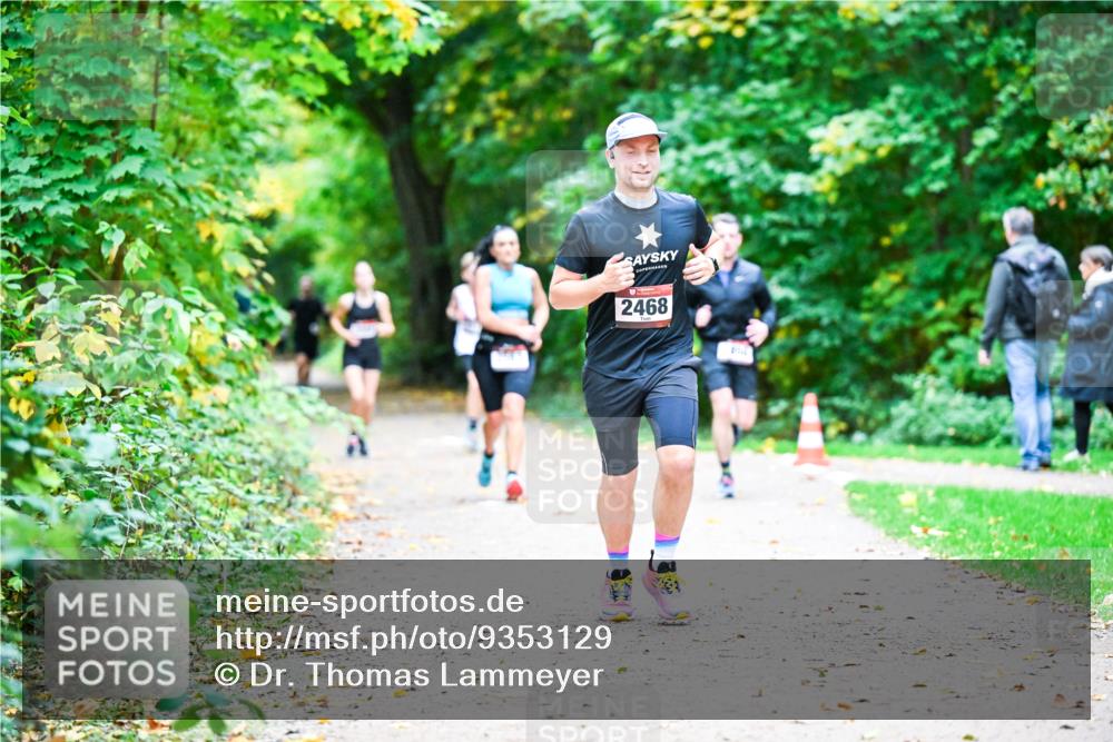12.10.2025 - Bramfelder Halbmarathon 2025 Dr. Thomas Lammeyer http://msf.ph/oto/9353129 12.10.2025 10:45:58 Laufen 2468 meine-sportfotos.de