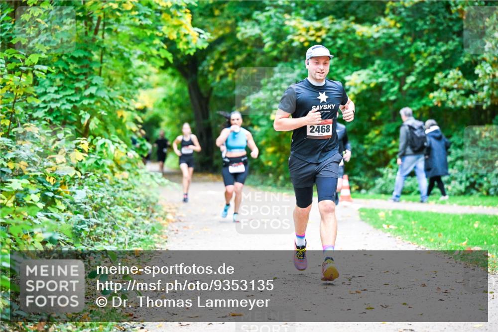 12.10.2025 - Bramfelder Halbmarathon 2025 Dr. Thomas Lammeyer http://msf.ph/oto/9353135 12.10.2025 10:45:59 Laufen 2468 meine-sportfotos.de