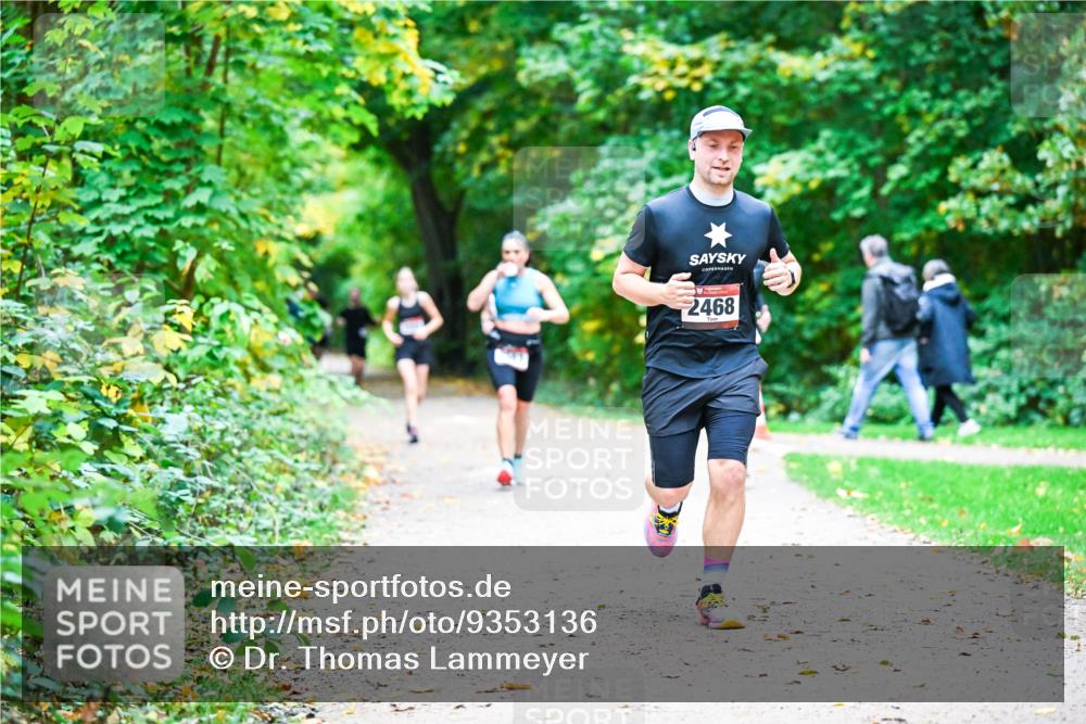 12.10.2025 - Bramfelder Halbmarathon 2025 Dr. Thomas Lammeyer http://msf.ph/oto/9353136 12.10.2025 10:45:59 Laufen 2468 meine-sportfotos.de