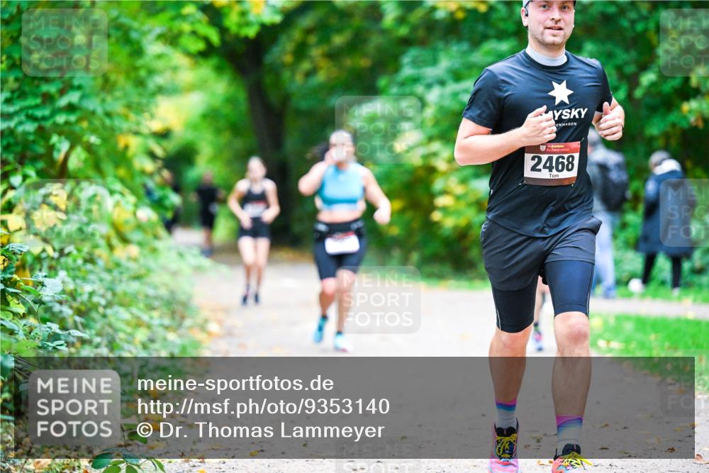 12.10.2025 - Bramfelder Halbmarathon 2025 Dr. Thomas Lammeyer http://msf.ph/oto/9353140 12.10.2025 10:46:00 Laufen 2468 meine-sportfotos.de