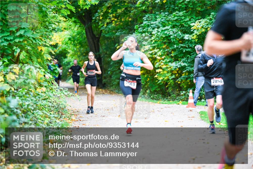12.10.2025 - Bramfelder Halbmarathon 2025 Dr. Thomas Lammeyer http://msf.ph/oto/9353144 12.10.2025 10:46:01 Laufen 2089, 2850, 2563 meine-sportfotos.de