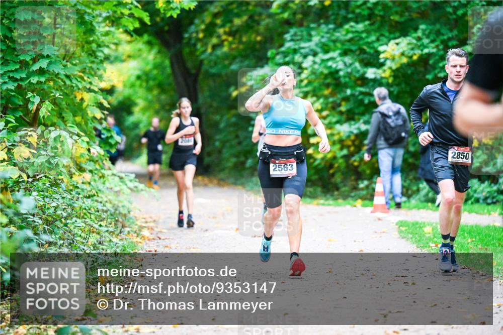 12.10.2025 - Bramfelder Halbmarathon 2025 Dr. Thomas Lammeyer http://msf.ph/oto/9353147 12.10.2025 10:46:01 Laufen 2850, 2563 meine-sportfotos.de