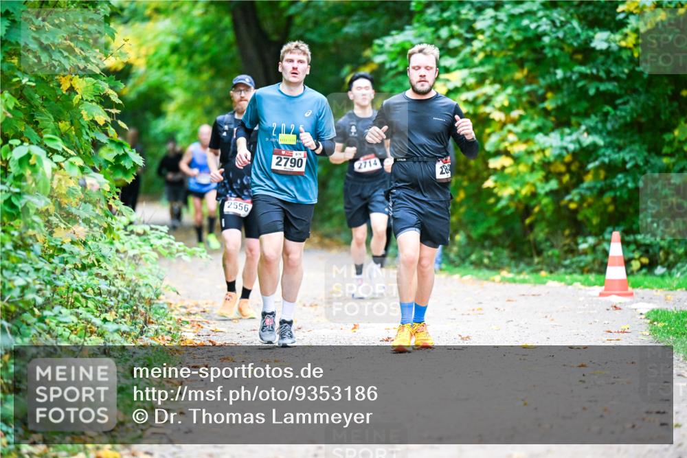 12.10.2025 - Bramfelder Halbmarathon 2025 Dr. Thomas Lammeyer http://msf.ph/oto/9353186 12.10.2025 10:46:10 Laufen 2556, 2025, 2790, 2714, 28 meine-sportfotos.de