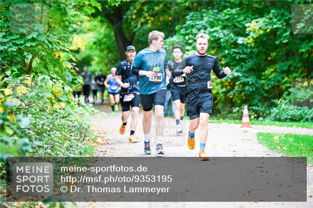 12.10.2025 - Bramfelder Halbmarathon 2025 Dr. Thomas Lammeyer http://msf.ph/oto/9353195 12.10.2025 10:46:11 Laufen 2556, 225, 790, 2714 meine-sportfotos.de