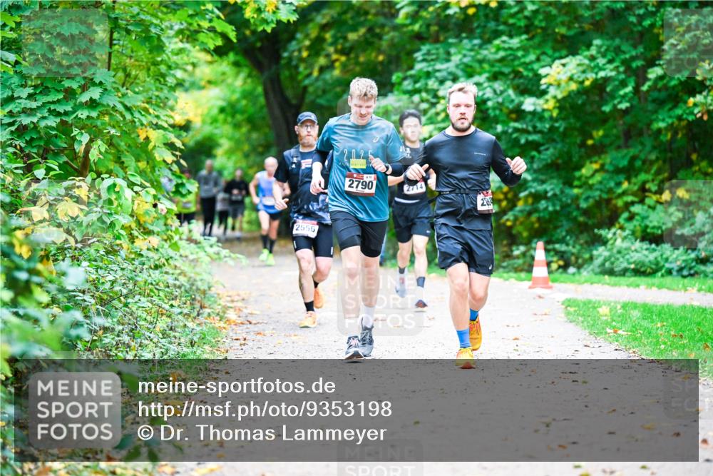 12.10.2025 - Bramfelder Halbmarathon 2025 Dr. Thomas Lammeyer http://msf.ph/oto/9353198 12.10.2025 10:46:11 Laufen 2556, 2025, 2790, 2714, 28 meine-sportfotos.de