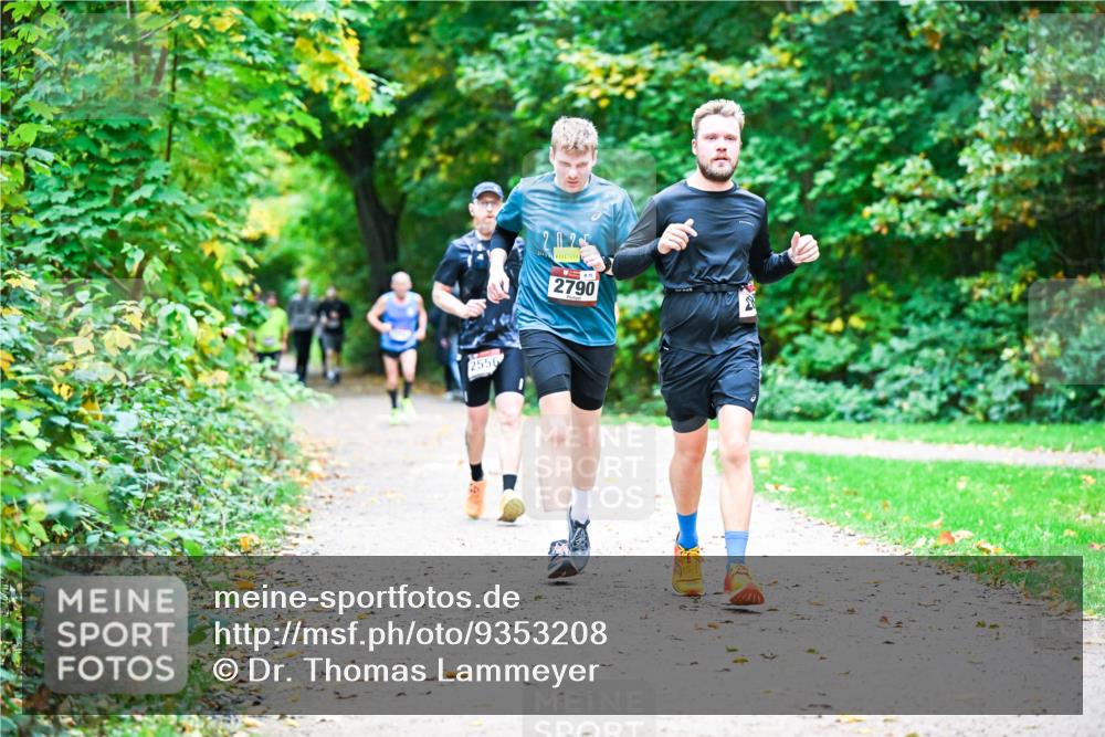 12.10.2025 - Bramfelder Halbmarathon 2025 Dr. Thomas Lammeyer http://msf.ph/oto/9353208 12.10.2025 10:46:13 Laufen 2556, 2790 meine-sportfotos.de