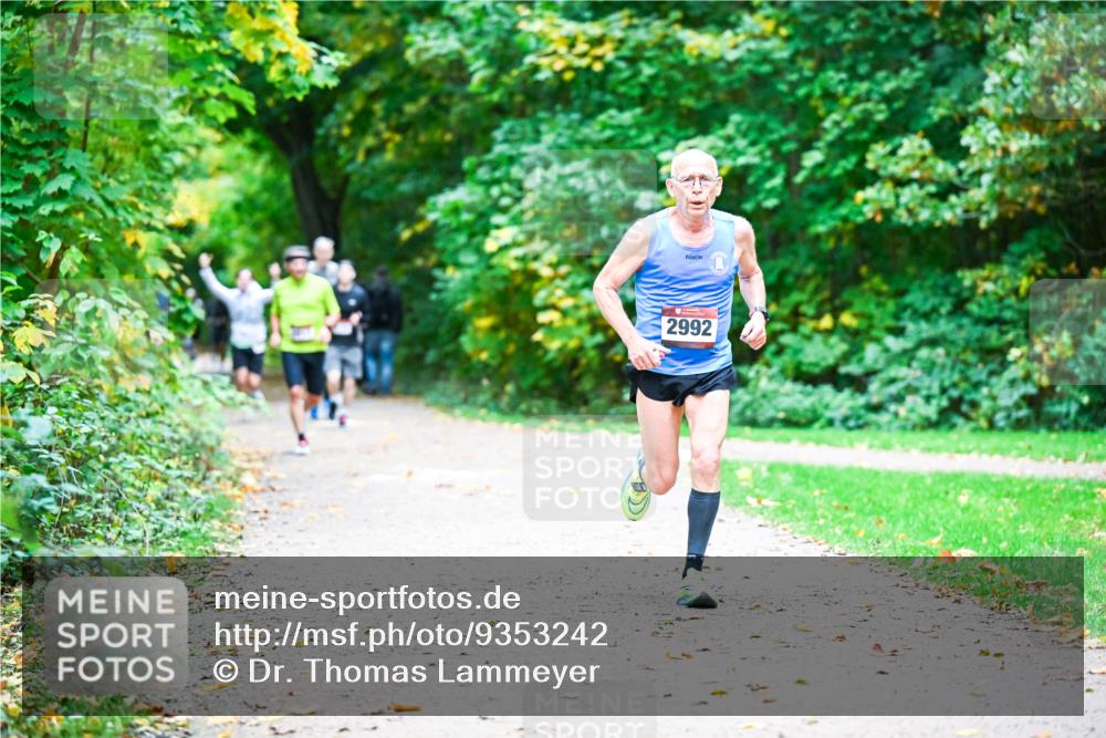 12.10.2025 - Bramfelder Halbmarathon 2025 Dr. Thomas Lammeyer http://msf.ph/oto/9353242 12.10.2025 10:46:19 Laufen 2992 meine-sportfotos.de