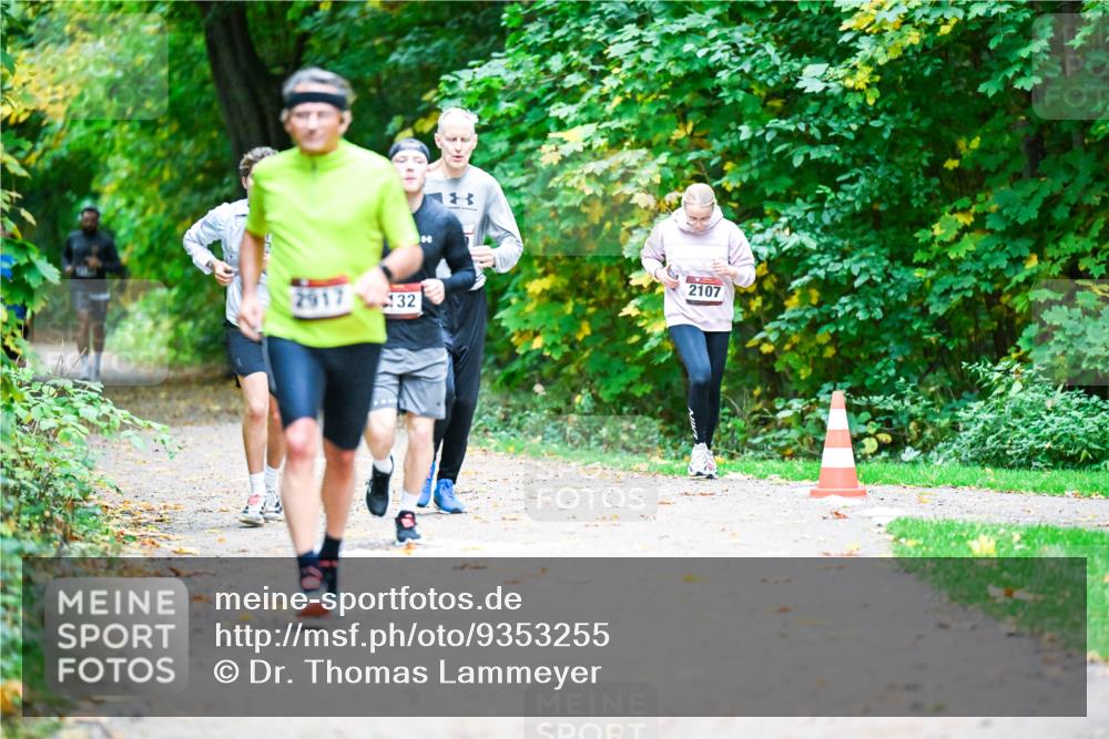 12.10.2025 - Bramfelder Halbmarathon 2025 Dr. Thomas Lammeyer http://msf.ph/oto/9353255 12.10.2025 10:46:22 Laufen 2917, 32, 2107 meine-sportfotos.de