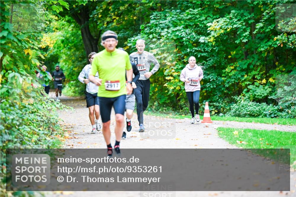 12.10.2025 - Bramfelder Halbmarathon 2025 Dr. Thomas Lammeyer http://msf.ph/oto/9353261 12.10.2025 10:46:23 Laufen 2917, 2729, 2107 meine-sportfotos.de