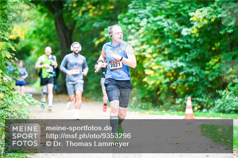 12.10.2025 - Bramfelder Halbmarathon 2025 Dr. Thomas Lammeyer http://msf.ph/oto/9353296 12.10.2025 10:46:32 Laufen 2021 meine-sportfotos.de