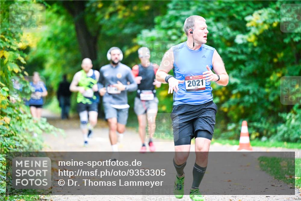 12.10.2025 - Bramfelder Halbmarathon 2025 Dr. Thomas Lammeyer http://msf.ph/oto/9353305 12.10.2025 10:46:33 Laufen 20215 meine-sportfotos.de