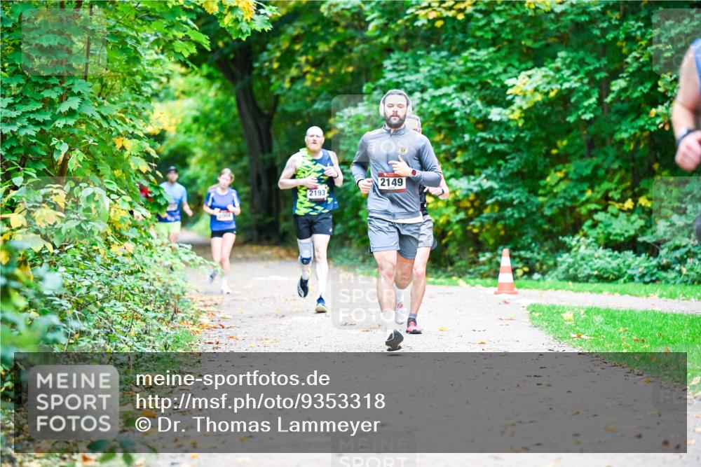 12.10.2025 - Bramfelder Halbmarathon 2025 Dr. Thomas Lammeyer http://msf.ph/oto/9353318 12.10.2025 10:46:36 Laufen 2004, 2193, 2149 meine-sportfotos.de