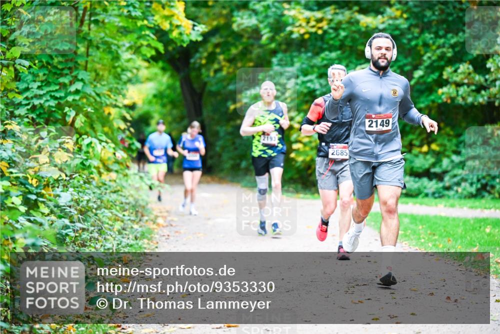 12.10.2025 - Bramfelder Halbmarathon 2025 Dr. Thomas Lammeyer http://msf.ph/oto/9353330 12.10.2025 10:46:38 Laufen 2685, 2149 meine-sportfotos.de