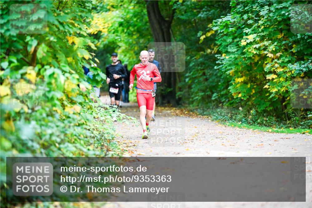 12.10.2025 - Bramfelder Halbmarathon 2025 Dr. Thomas Lammeyer http://msf.ph/oto/9353363 12.10.2025 10:46:45 Laufen 2747 meine-sportfotos.de