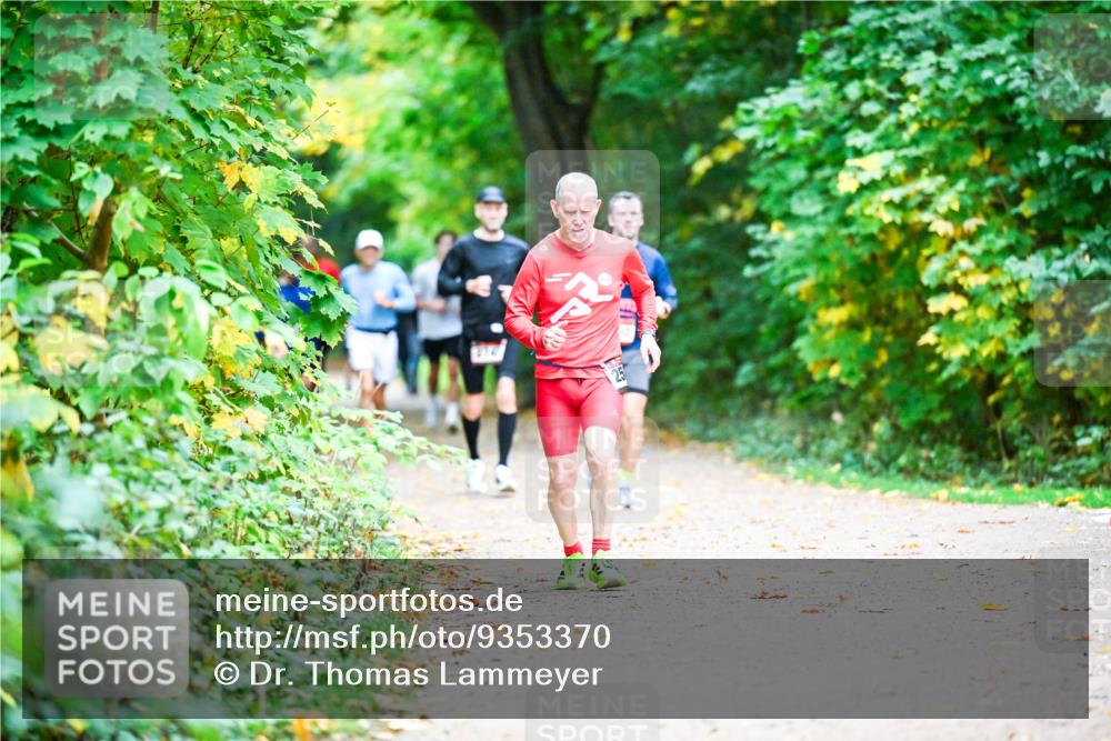 12.10.2025 - Bramfelder Halbmarathon 2025 Dr. Thomas Lammeyer http://msf.ph/oto/9353370 12.10.2025 10:46:48 Laufen 1976 meine-sportfotos.de