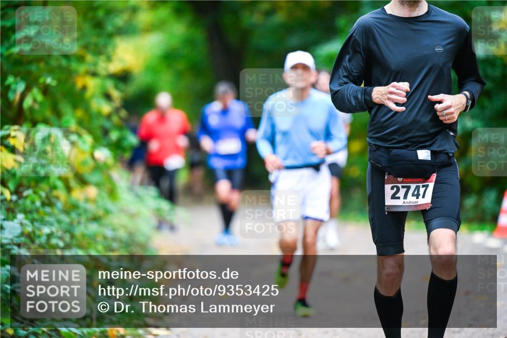 12.10.2025 - Bramfelder Halbmarathon 2025 Dr. Thomas Lammeyer http://msf.ph/oto/9353425 12.10.2025 10:46:56 Laufen 2747 meine-sportfotos.de