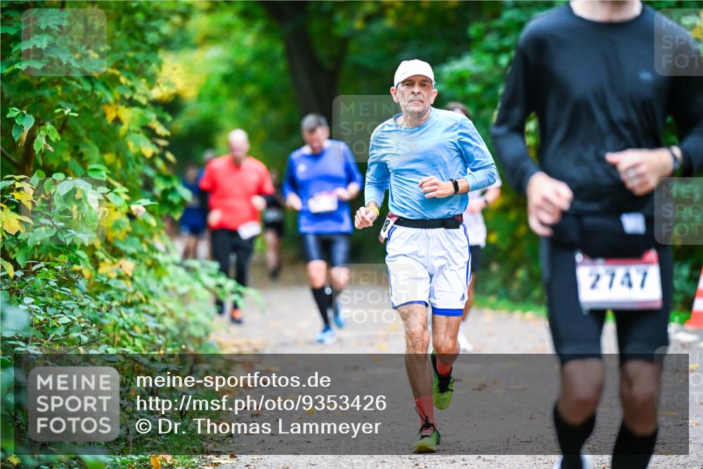 12.10.2025 - Bramfelder Halbmarathon 2025 Dr. Thomas Lammeyer http://msf.ph/oto/9353426 12.10.2025 10:46:57 Laufen 2747 meine-sportfotos.de