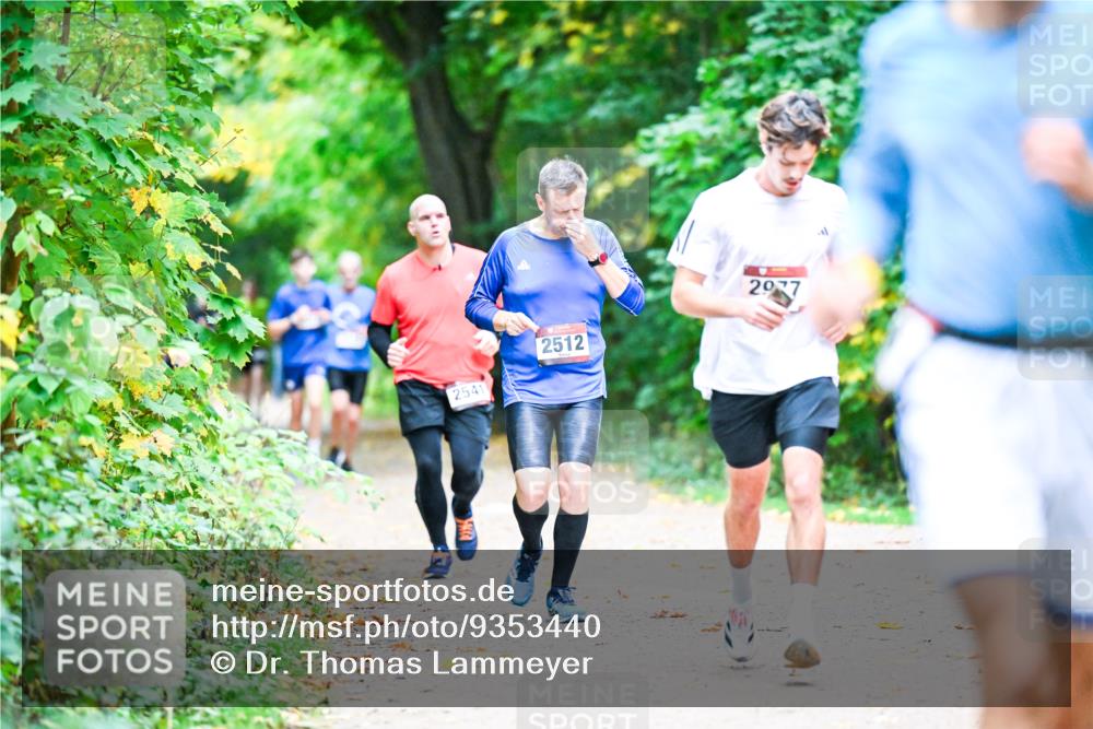 12.10.2025 - Bramfelder Halbmarathon 2025 Dr. Thomas Lammeyer http://msf.ph/oto/9353440 12.10.2025 10:46:59 Laufen 2541, 2512, 2077 meine-sportfotos.de