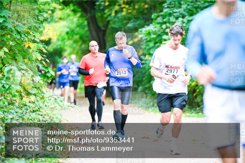 12.10.2025 - Bramfelder Halbmarathon 2025 Dr. Thomas Lammeyer http://msf.ph/oto/9353441 12.10.2025 10:46:59 Laufen 2977, 2512 meine-sportfotos.de