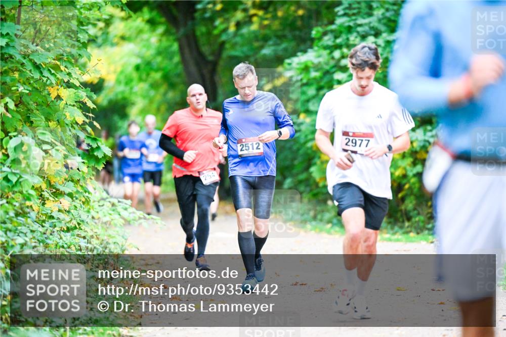 12.10.2025 - Bramfelder Halbmarathon 2025 Dr. Thomas Lammeyer http://msf.ph/oto/9353442 12.10.2025 10:47:00 Laufen 254, 2512, 2977 meine-sportfotos.de