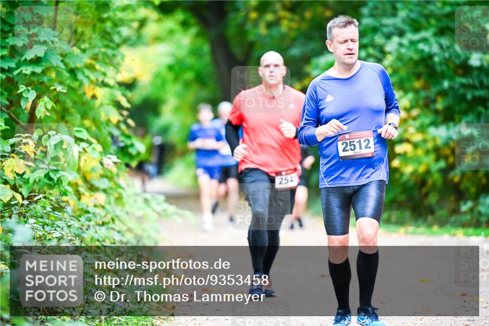 12.10.2025 - Bramfelder Halbmarathon 2025 Dr. Thomas Lammeyer http://msf.ph/oto/9353458 12.10.2025 10:47:02 Laufen 2541, 2512 meine-sportfotos.de