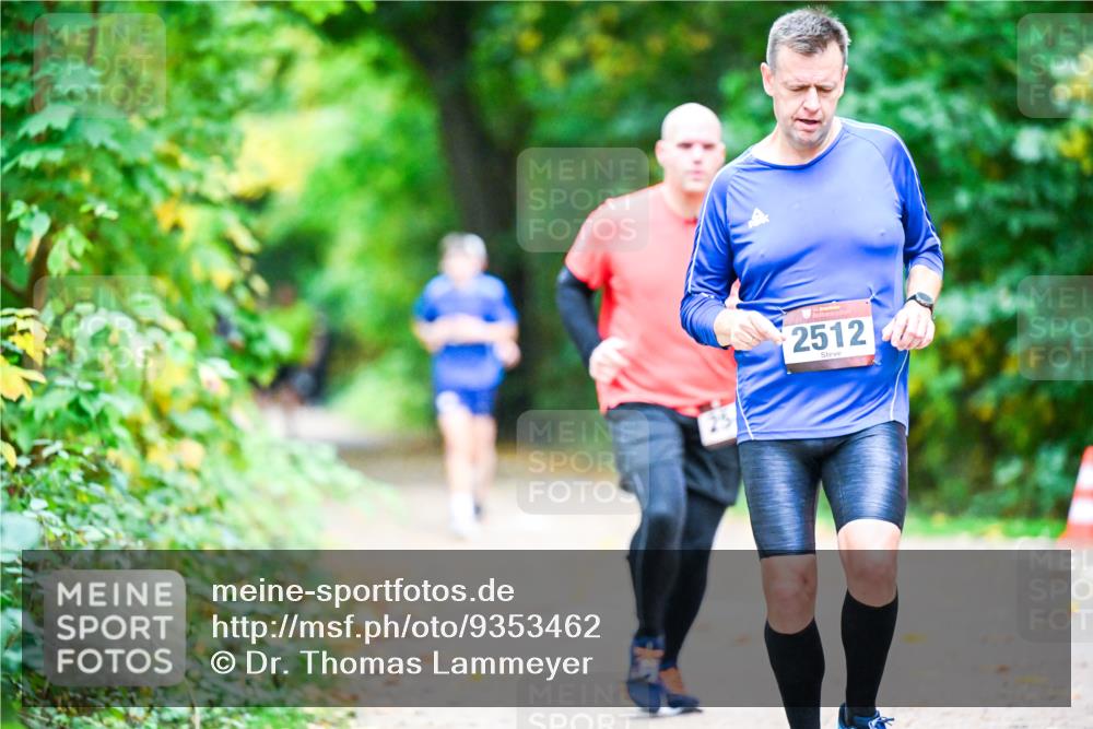 12.10.2025 - Bramfelder Halbmarathon 2025 Dr. Thomas Lammeyer http://msf.ph/oto/9353462 12.10.2025 10:47:03 Laufen 2512 meine-sportfotos.de