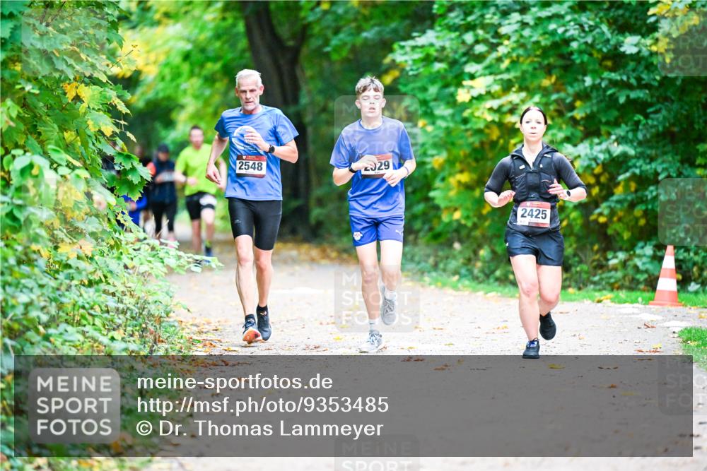 12.10.2025 - Bramfelder Halbmarathon 2025 Dr. Thomas Lammeyer http://msf.ph/oto/9353485 12.10.2025 10:47:07 Laufen 2548, 229, 2425 meine-sportfotos.de