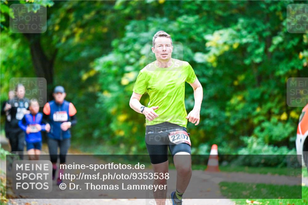 12.10.2025 - Bramfelder Halbmarathon 2025 Dr. Thomas Lammeyer http://msf.ph/oto/9353538 12.10.2025 10:47:15 Laufen 2207 meine-sportfotos.de