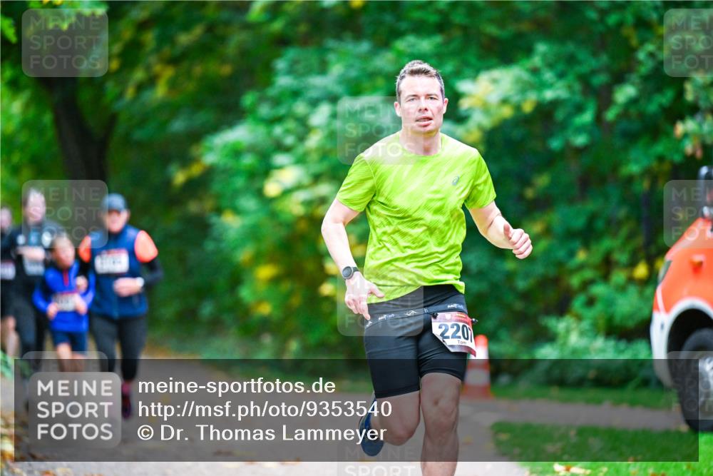 12.10.2025 - Bramfelder Halbmarathon 2025 Dr. Thomas Lammeyer http://msf.ph/oto/9353540 12.10.2025 10:47:16 Laufen 220 meine-sportfotos.de