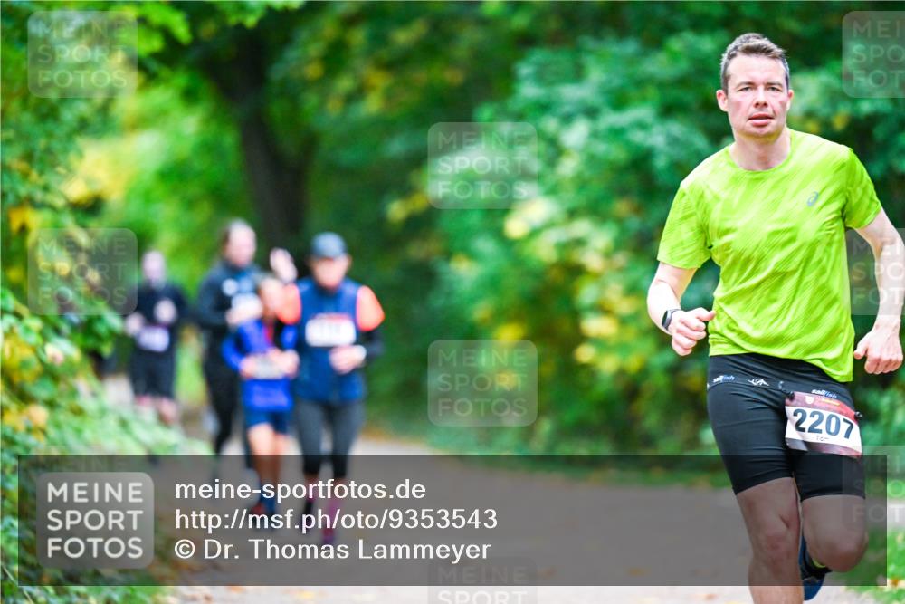 12.10.2025 - Bramfelder Halbmarathon 2025 Dr. Thomas Lammeyer http://msf.ph/oto/9353543 12.10.2025 10:47:16 Laufen 2207 meine-sportfotos.de