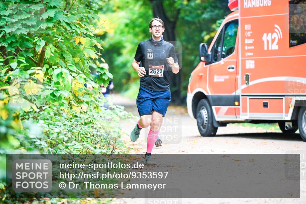 12.10.2025 - Bramfelder Halbmarathon 2025 Dr. Thomas Lammeyer http://msf.ph/oto/9353597 12.10.2025 10:47:28 Laufen 2522, 1 meine-sportfotos.de