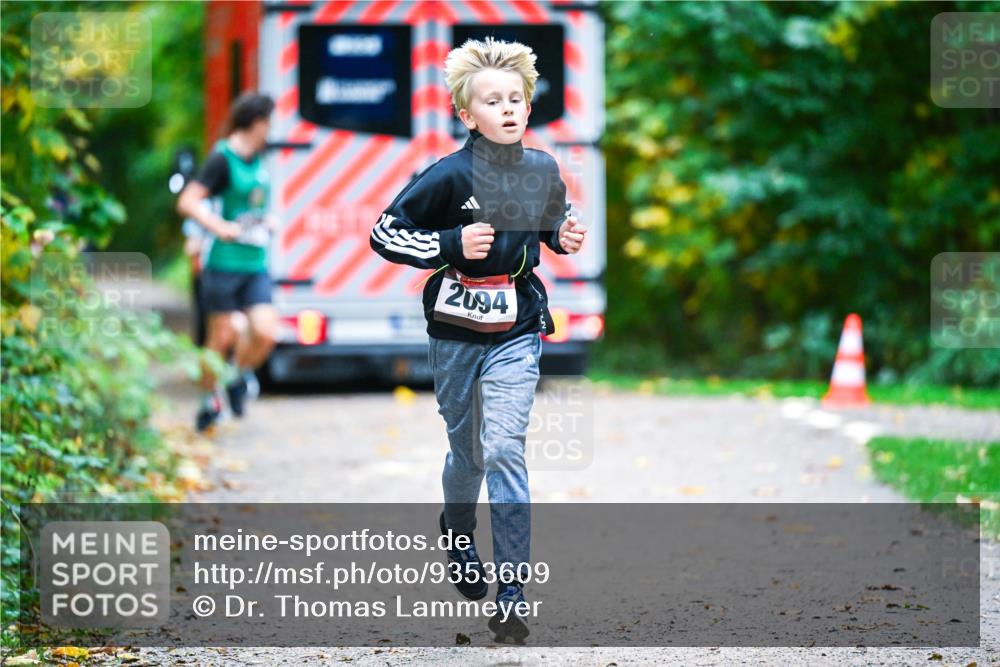 12.10.2025 - Bramfelder Halbmarathon 2025 Dr. Thomas Lammeyer http://msf.ph/oto/9353609 12.10.2025 10:47:38 Laufen 2094 meine-sportfotos.de
