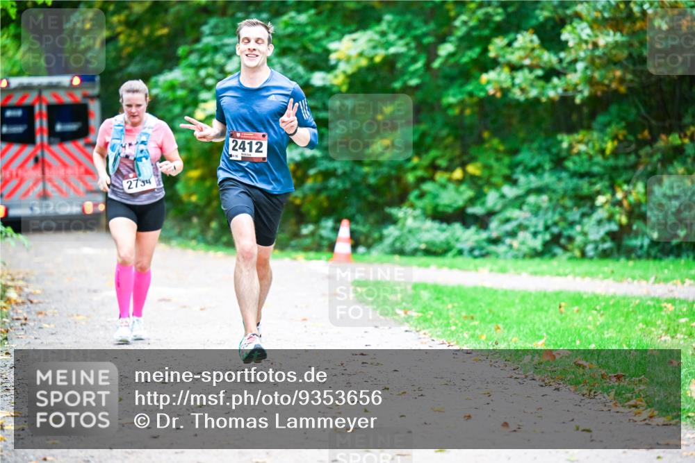 12.10.2025 - Bramfelder Halbmarathon 2025 Dr. Thomas Lammeyer http://msf.ph/oto/9353656 12.10.2025 10:47:47 Laufen 2734, 2412 meine-sportfotos.de
