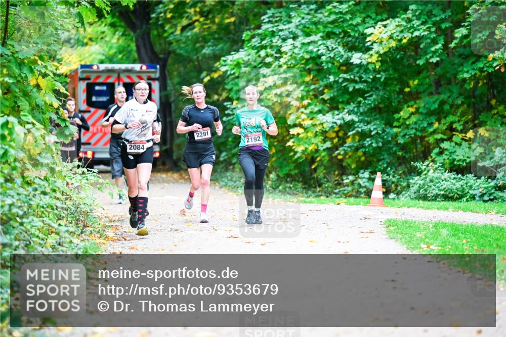 12.10.2025 - Bramfelder Halbmarathon 2025 Dr. Thomas Lammeyer http://msf.ph/oto/9353679 12.10.2025 10:47:54 Laufen 2084, 2291, 2192 meine-sportfotos.de
