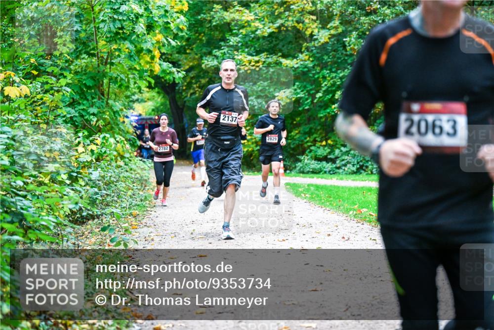 12.10.2025 - Bramfelder Halbmarathon 2025 Dr. Thomas Lammeyer http://msf.ph/oto/9353734 12.10.2025 10:48:02 Laufen 2782, 2137, 2829, 2063 meine-sportfotos.de