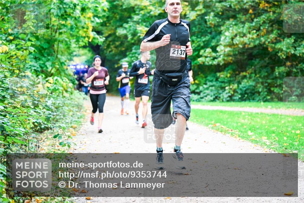 12.10.2025 - Bramfelder Halbmarathon 2025 Dr. Thomas Lammeyer http://msf.ph/oto/9353744 12.10.2025 10:48:04 Laufen 2137, 2782, 2736 meine-sportfotos.de
