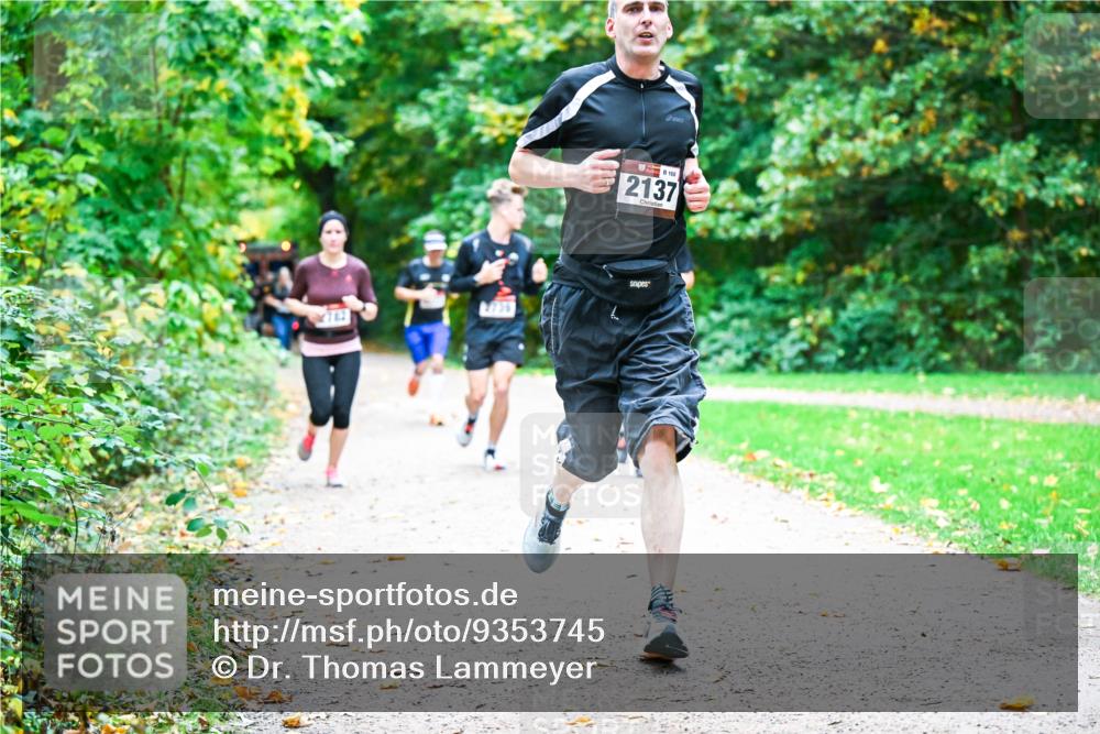 12.10.2025 - Bramfelder Halbmarathon 2025 Dr. Thomas Lammeyer http://msf.ph/oto/9353745 12.10.2025 10:48:04 Laufen 2712, 2736, 160, 2137 meine-sportfotos.de