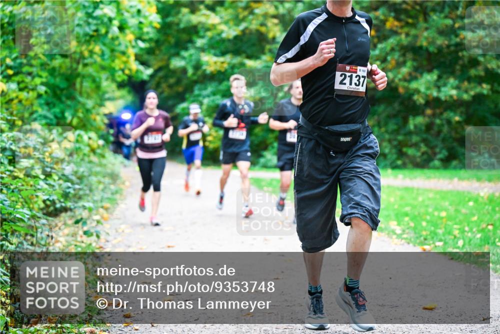 12.10.2025 - Bramfelder Halbmarathon 2025 Dr. Thomas Lammeyer http://msf.ph/oto/9353748 12.10.2025 10:48:04 Laufen 160, 2137 meine-sportfotos.de
