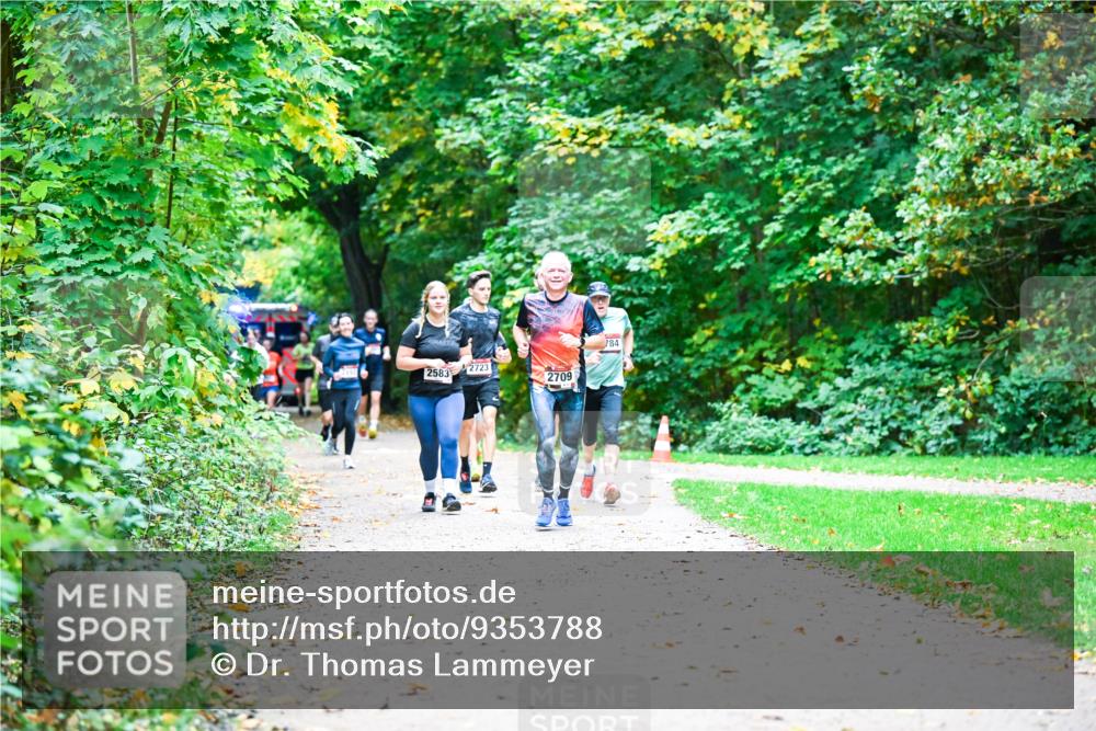 12.10.2025 - Bramfelder Halbmarathon 2025 Dr. Thomas Lammeyer http://msf.ph/oto/9353788 12.10.2025 10:48:13 Laufen 2583, 2723, 2709, 784 meine-sportfotos.de