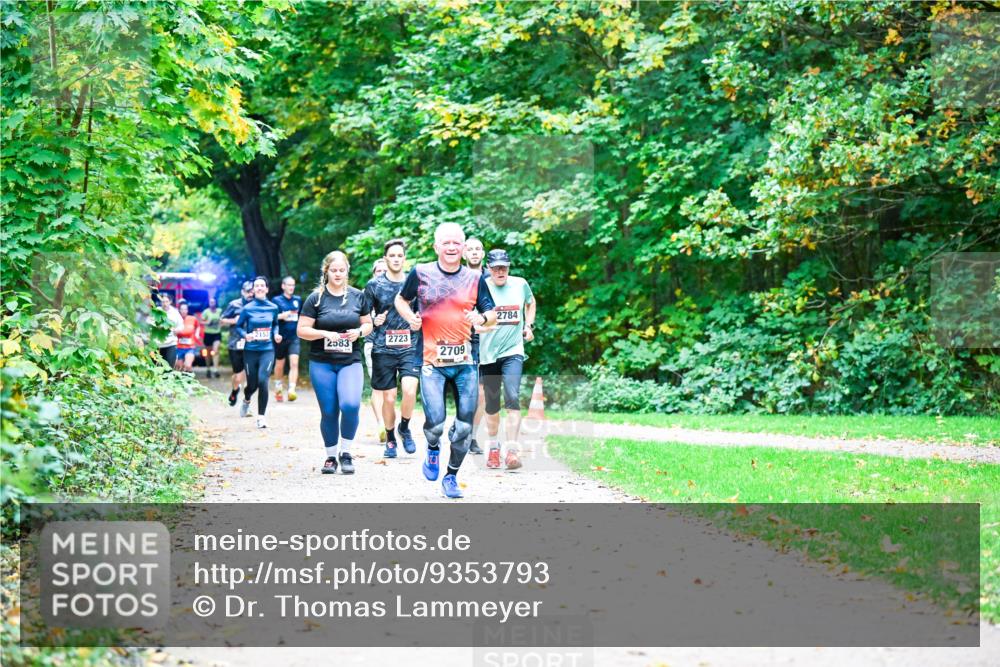 12.10.2025 - Bramfelder Halbmarathon 2025 Dr. Thomas Lammeyer http://msf.ph/oto/9353793 12.10.2025 10:48:13 Laufen 2153, 2583, 2723, 2709, 2784 meine-sportfotos.de