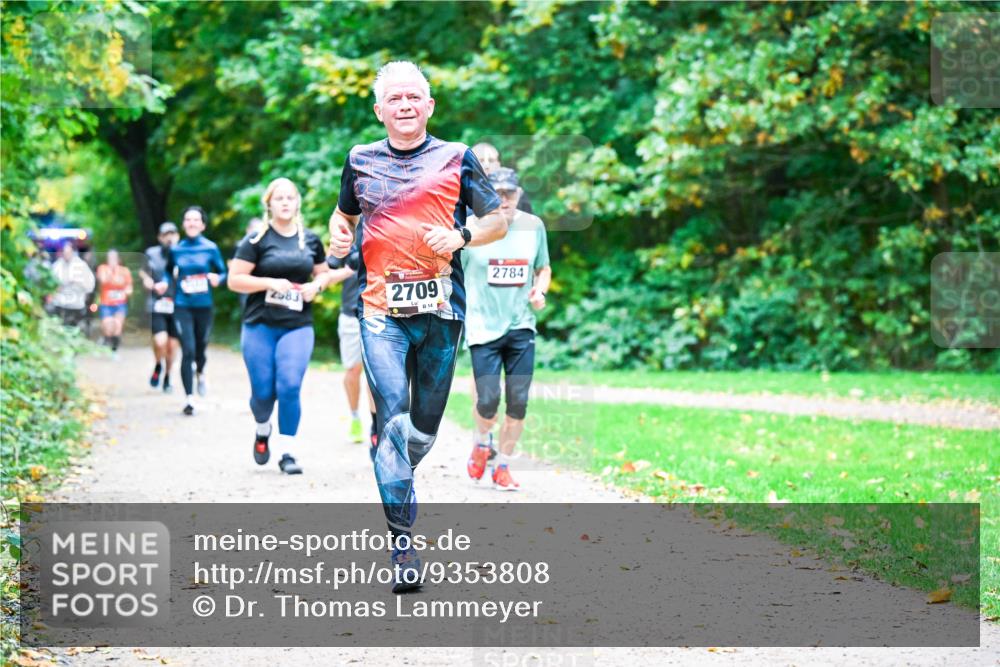 12.10.2025 - Bramfelder Halbmarathon 2025 Dr. Thomas Lammeyer http://msf.ph/oto/9353808 12.10.2025 10:48:16 Laufen 2583, 2709, 14, 2784 meine-sportfotos.de