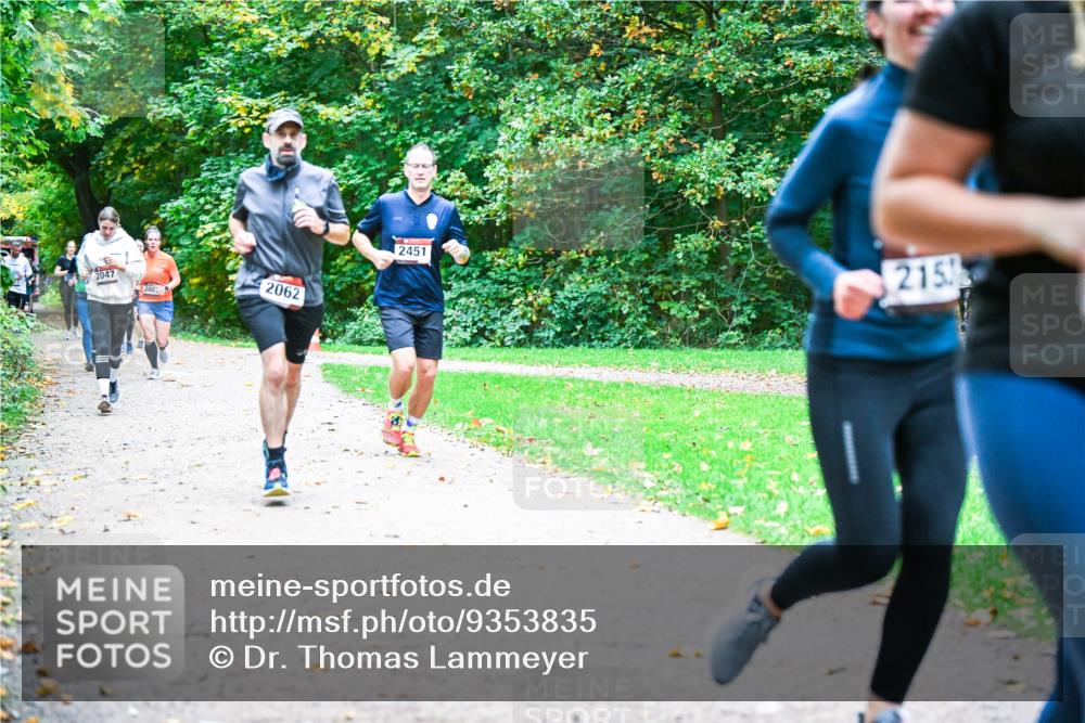 12.10.2025 - Bramfelder Halbmarathon 2025 Dr. Thomas Lammeyer http://msf.ph/oto/9353835 12.10.2025 10:48:22 Laufen 2047, 2062, 2451, 2151 meine-sportfotos.de