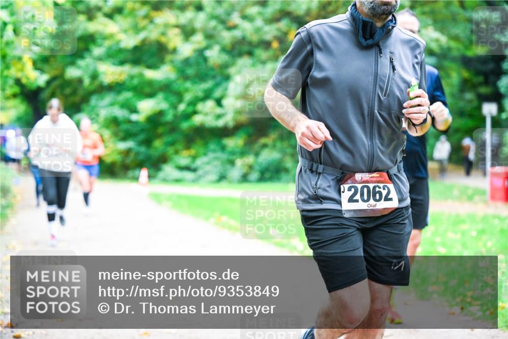 12.10.2025 - Bramfelder Halbmarathon 2025 Dr. Thomas Lammeyer http://msf.ph/oto/9353849 12.10.2025 10:48:24 Laufen 2062 meine-sportfotos.de