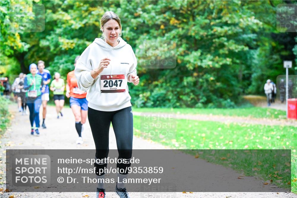 12.10.2025 - Bramfelder Halbmarathon 2025 Dr. Thomas Lammeyer http://msf.ph/oto/9353859 12.10.2025 10:48:26 Laufen 12, 2047 meine-sportfotos.de
