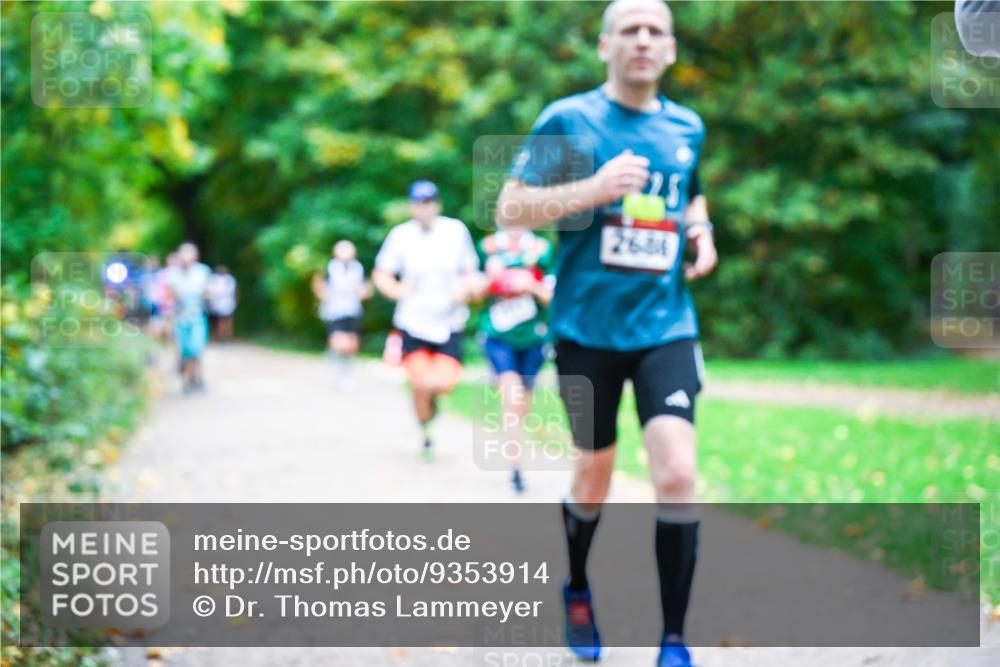 12.10.2025 - Bramfelder Halbmarathon 2025 Dr. Thomas Lammeyer http://msf.ph/oto/9353914 12.10.2025 10:48:36 Laufen 2684 meine-sportfotos.de