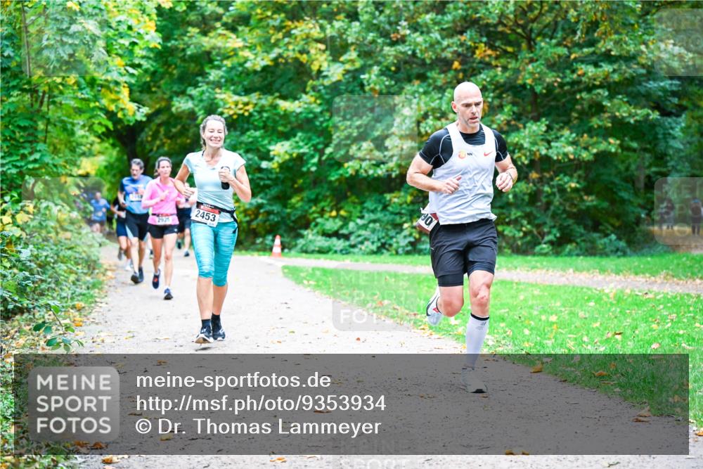 12.10.2025 - Bramfelder Halbmarathon 2025 Dr. Thomas Lammeyer http://msf.ph/oto/9353934 12.10.2025 10:48:40 Laufen 2453, 2925, 90 meine-sportfotos.de
