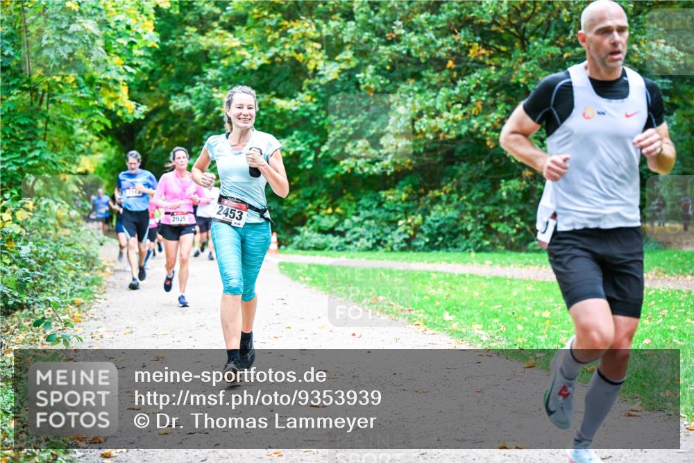 12.10.2025 - Bramfelder Halbmarathon 2025 Dr. Thomas Lammeyer http://msf.ph/oto/9353939 12.10.2025 10:48:41 Laufen 2453, 2925 meine-sportfotos.de