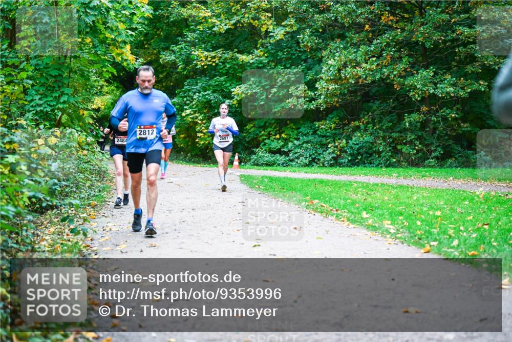 12.10.2025 - Bramfelder Halbmarathon 2025 Dr. Thomas Lammeyer http://msf.ph/oto/9353996 12.10.2025 10:48:52 Laufen 2484, 2812, 2697 meine-sportfotos.de