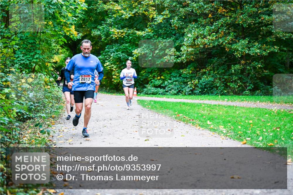 12.10.2025 - Bramfelder Halbmarathon 2025 Dr. Thomas Lammeyer http://msf.ph/oto/9353997 12.10.2025 10:48:52 Laufen 2812, 2697 meine-sportfotos.de
